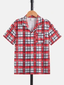 SHEIN 男孩格紋印花口袋貼布襯衫和短褲睡衣套裝