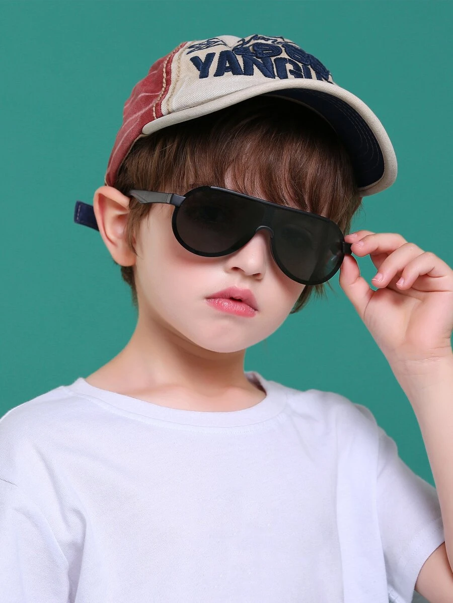 1 件装儿童偏光时尚眼镜，带一体式镜片和软橡胶镜框，适合夏季