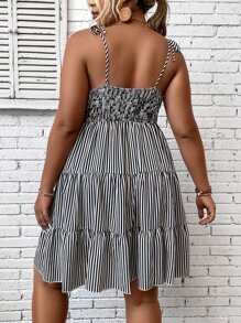 Breezaya 大碼條紋印花荷葉邊吊帶連衣裙 - 黑與白 - 查看 2