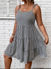 Breezaya 大碼條紋印花荷葉邊吊帶連衣裙 - 黑與白 - 查看 3