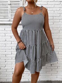 Breezaya 大碼條紋印花荷葉邊吊帶連衣裙 - 黑與白 - 查看 4