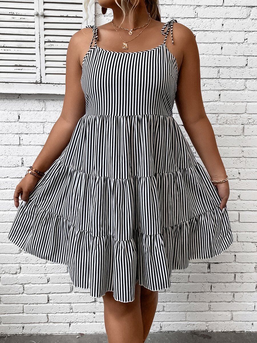 Breezaya 大碼條紋印花荷葉邊吊帶連衣裙 - 黑與白 - 查看 1