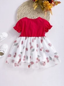 Baby Mesh Kleid mit Erdbeere Muster, Volant Ärmeln