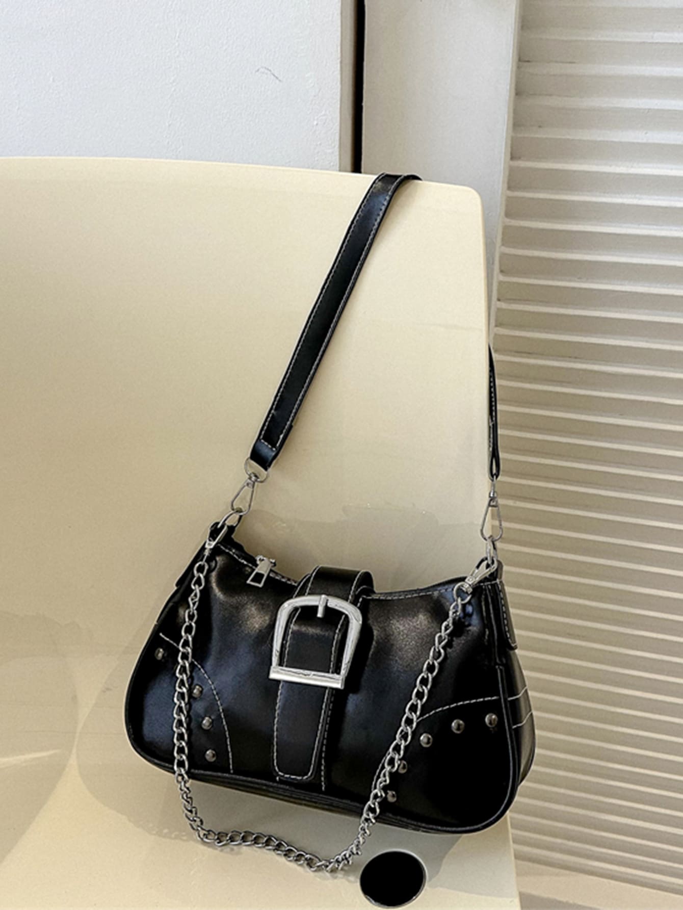 鉚釘裝飾鏈條流浪包 - 黑色 - 查看 1