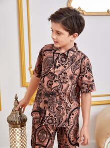SHEIN Tween Boy 休閒印花短袖針織襯衫，帶翻領和鈕扣前