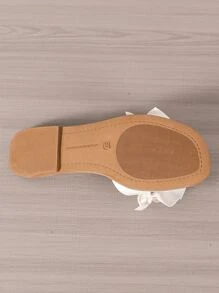 Sandal đế bằng quai ngang đính ngọc trai giả, chất liệu lưới, thích hợp cho nữ đi biển, mùa xuân hè. - trắng - Xem 3