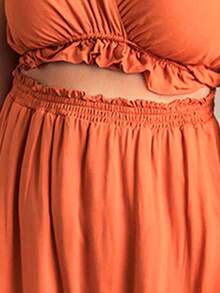 Vestido de tirantes unicolor bajo con fruncido