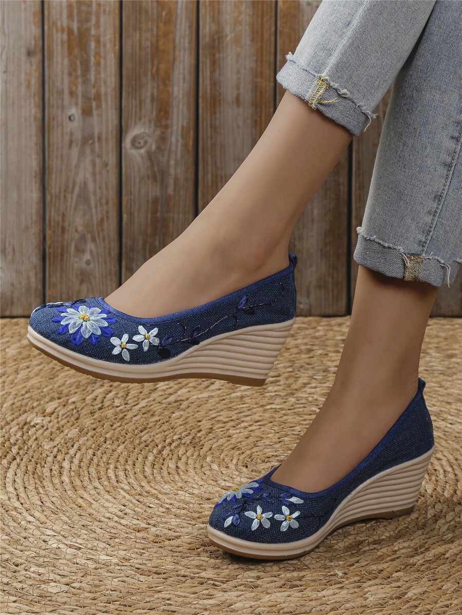 女士花卉刺繡坡跟牛仔淺口坡跟鞋