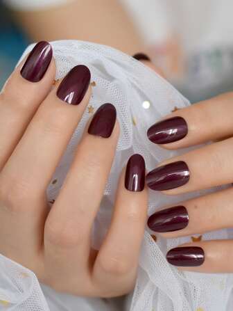 24入組短圓形紫色純色假指甲，附1支指甲文件、1張指甲貼紙及1支指甲貼片，升級你的造型，美甲用品