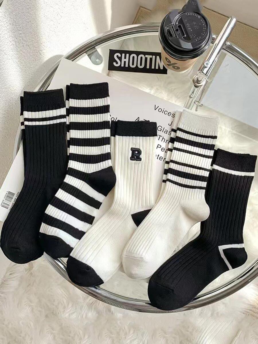 5 par brevbroderade randiga strumpor