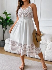 SHEIN Clasi 大碼幾何印花流蘇前繫帶吊帶連衣裙 - 白色 - 查看 1
