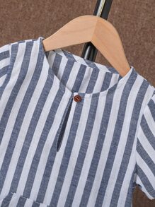 SHEIN 小男童條紋圖案袋鼠口袋T恤和短褲 - 藍白色 - 查看 5