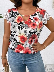SHEIN Holidaya 大碼印花拼接水溶蕾絲T恤 - 彩色 - 查看 1