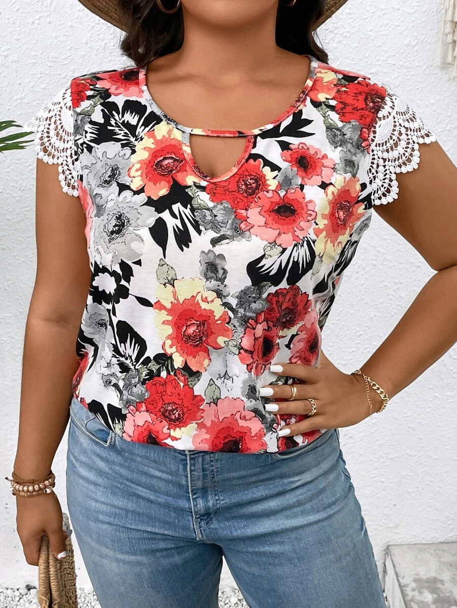 SHEIN Holidaya 大碼印花拼接水溶蕾絲T恤 - 彩色 - 查看 1