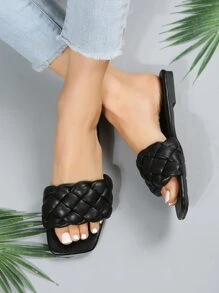 Flat Slippers For Women New Summer Beach Sandals With Fashionable Design