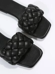 Flat Slippers For Women New Summer Beach Sandals With Fashionable Design