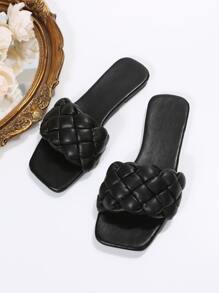 Flat Slippers For Women New Summer Beach Sandals With Fashionable Design