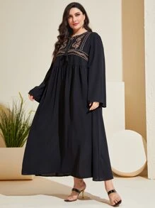 Al Najma 大碼刺繡細節流蘇繫帶領娃娃裙 - 黑色 - 查看 5