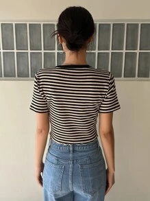DAZY 條紋印花短版t恤 - 黑與白 - 查看 2