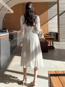 DAZY 素色V領燈籠袖荷葉邊連衣裙