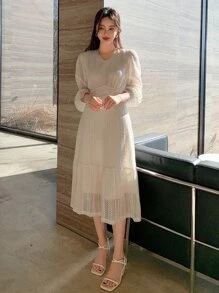 DAZY 素色V領燈籠袖荷葉邊連衣裙