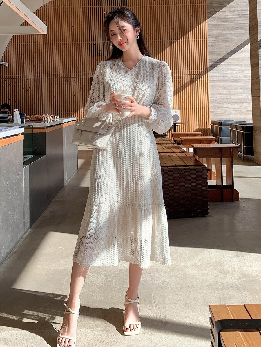 DAZY 素色V領燈籠袖荷葉邊連衣裙