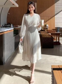 DAZY 素色V領燈籠袖荷葉邊連衣裙