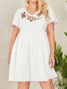 SHEIN VCAY Plus Floral Embroidery Scallop Trim Smock Dress - White - View 1