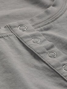 DAZY Nút Nửa Tay Raglan Áo phông Crop - Xám - Xem 3