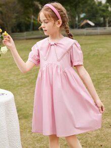 Teenager Mädchen Gesmoktes Kleid mit Peter Pan Kragen und Puffärmeln