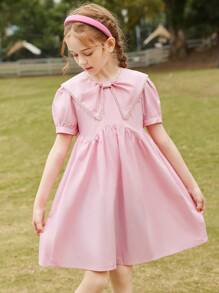 Teenager Mädchen Gesmoktes Kleid mit Peter Pan Kragen und Puffärmeln