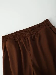 Manfinity EMRG 男士標語圖案T恤和短褲