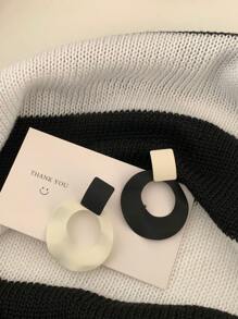 Two Tone Geometric Decor Earrings