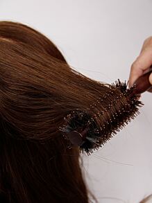 1入組木頭滾輪髮刷帶柔軟尼龍鬃梳子牙尼龍梳子牙別針按摩刷吹乾理順髮刷梳子適合所有髮質造型濕或者乾適用於造型提升濃密卷翹捲曲薄頭髮劉海鬍鬚 - 咖啡棕 - 查看 2