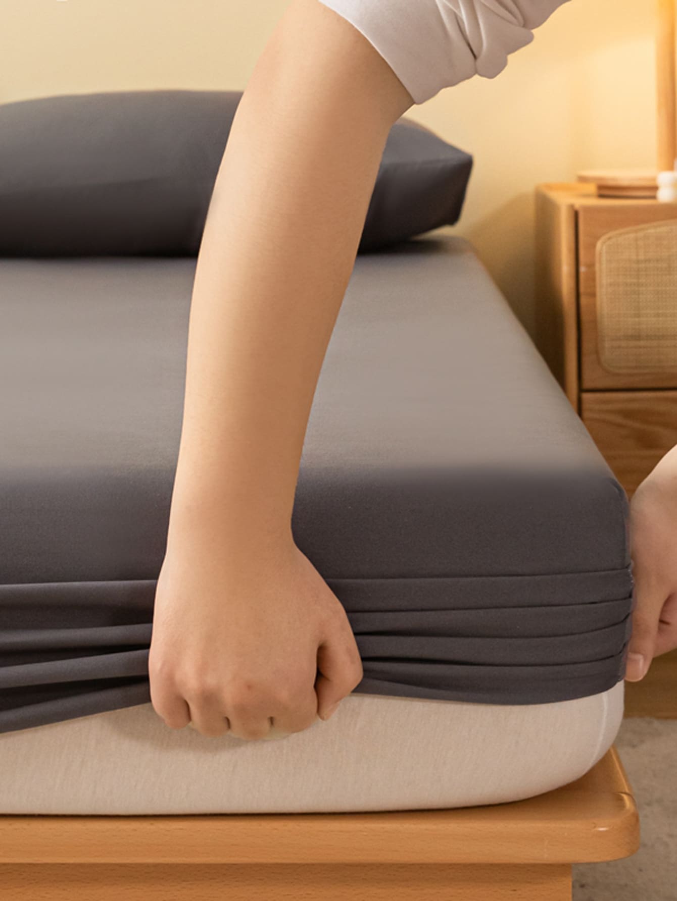 1 件柔软透气纯色拉绒床笠、简约现代床笠、床上用品套装、粉色、床垫套、白色床上用品、单人/双人床床笠、特大号床上用品套装(不含枕头和枕套) - 深灰色 - 查看 1