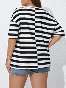 SHEIN LUNE Áo thun Plus size Túi Sọc Giải trí - Đen và trắng - Xem 2