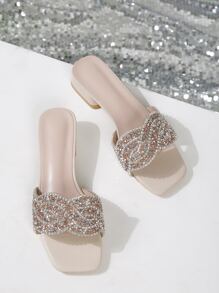 女士时尚低跟凉鞋，配有闪亮的金属链和水钻装饰，露趾，舒适的方头粗跟一脚蹬凉鞋，适合夏季、派对、日常穿着 - 杏色 - 查看 5