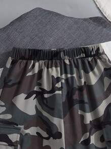 SHEIN 男孩迷彩印花翻蓋口袋貼布細節工裝短褲