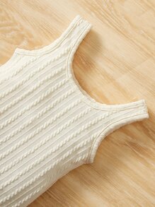 SHEIN 嬰兒紋理質感背心連衣裙和小高領前短後長套頭衫 - 米色 - 查看 3