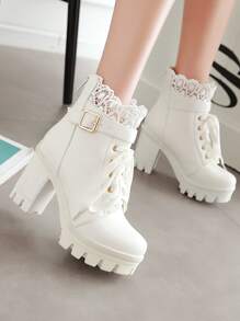 女性蕾絲和搭扣裝飾前繫帶帶扣細節粗跟時尚靴子