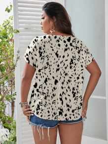 SHEIN LUNE Plus Allover Print Keyhole Neckline Batwing Sleeve Blouse - Multicolor - View 2