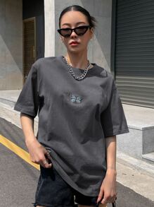 DAZY 蝴蝶貼布落肩T恤 - 灰色 - 查看 5