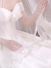 1pc White Lace & Mesh Long Wedding Veil, Bride's Headpiece With Lace Edge For Bridal Wedding Photoshoot Vacation Fall Clothes For Women - White - View 3