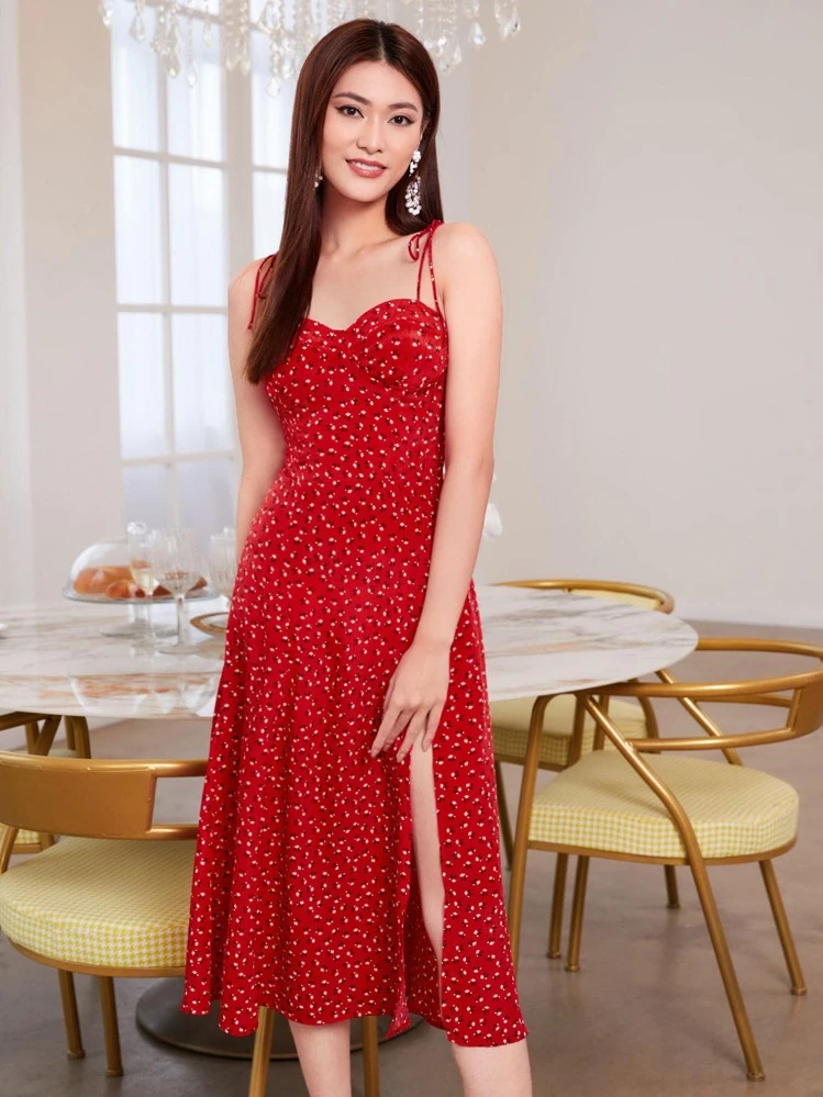 KARISMINA เดรสสายเดี่ยวผ่าข้างลายดอกไม้เล็กๆ สวยหรูสำหรับฤดูร้อน - สีแดง - ดู 1