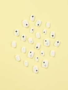 24入組簡約短方形白色星星指甲貼片，壓克力假指甲，假指甲修甲套裝，包含1張膠貼片和1支迷你甲片，適合日常佩戴 - 彩色 - 查看 4