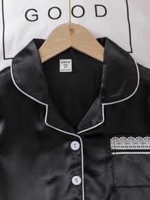 男孩撞色滾邊蕾絲細節緞面短袖長褲睡衣套裝