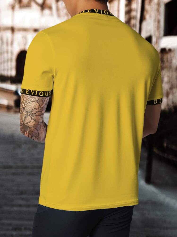 Manfinity Homme Hombres Camiseta de color combinado con estampado de letra - Mostaza Amarilla - Añade 2