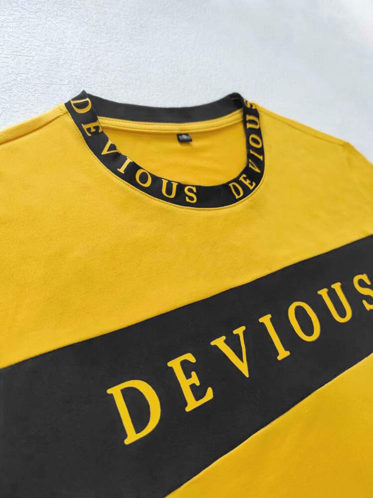 Manfinity Homme Hombres Camiseta de color combinado con estampado de letra - Mostaza Amarilla - Añade 3