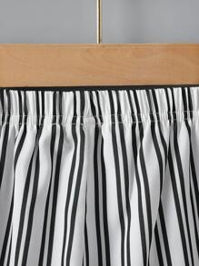 SHEIN Chàng trai trẻ In Ô tô Áo thun & Sọc Quần short - Nhiều màu - Xem 5