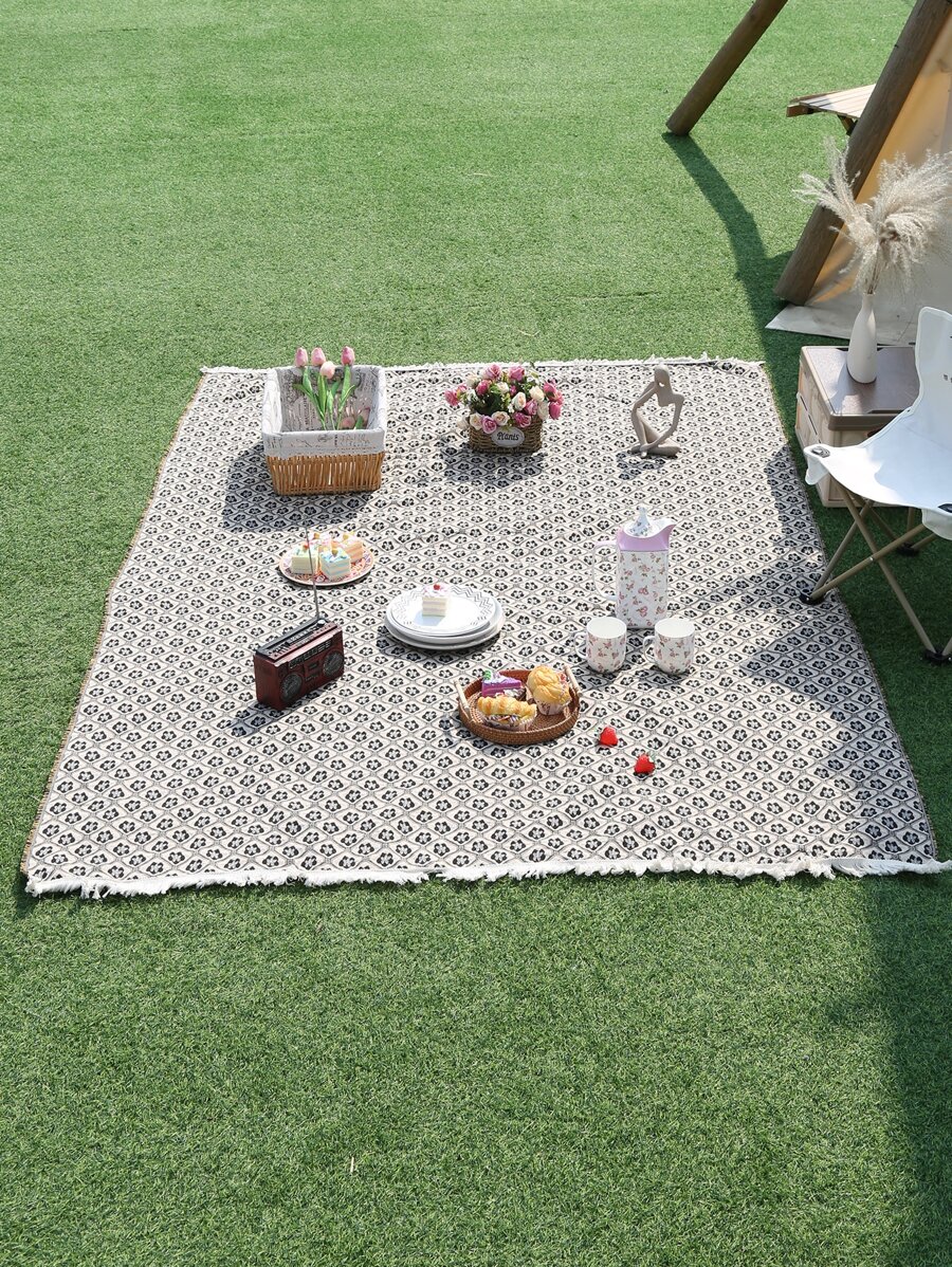 1pc Black & White Small Cherry Blossom Woven Picnic Mat